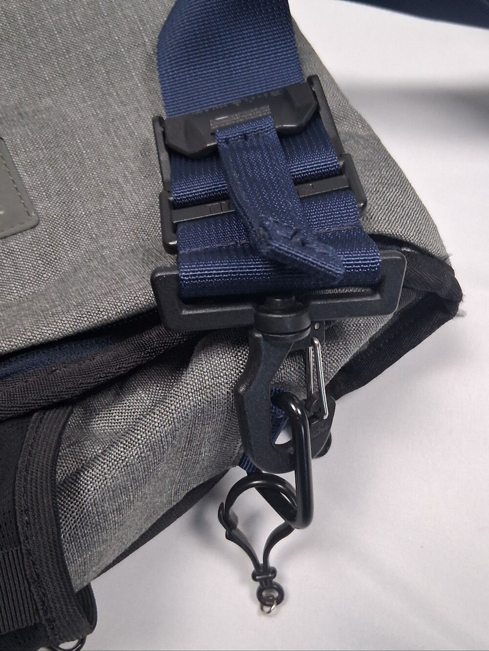 Timbuk2 San Francisco Command Messenger CrossBody Bag Laptop Organizer Gray/Blue - Picture 11 of 16